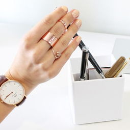 指尖與頸間的時(shí)尚對(duì)話 首飾與甲油的色彩協(xié)奏曲